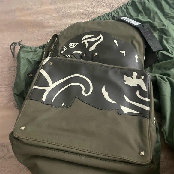 Valentino Garavani Unisex Tiger Studs Backpack In Green - Picture 14 of 14